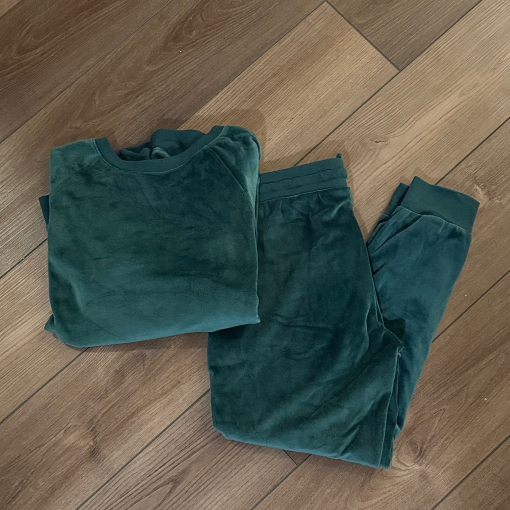 *Cozy Green Soft Velour Matching Set